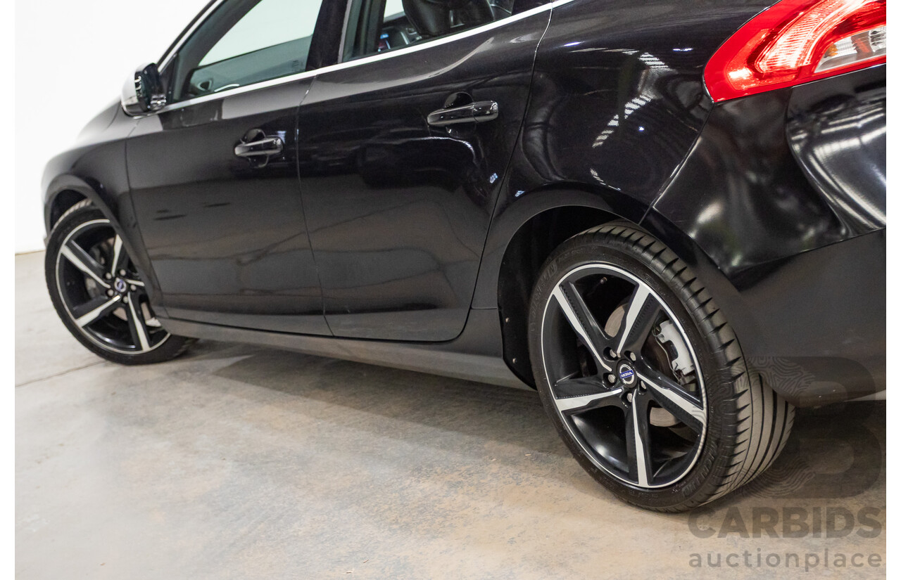 10/2014 Volvo V40 T5 R-DESIGN M MY15 5D Hatchback Black Sapphire Metallic Turbo 2.0L