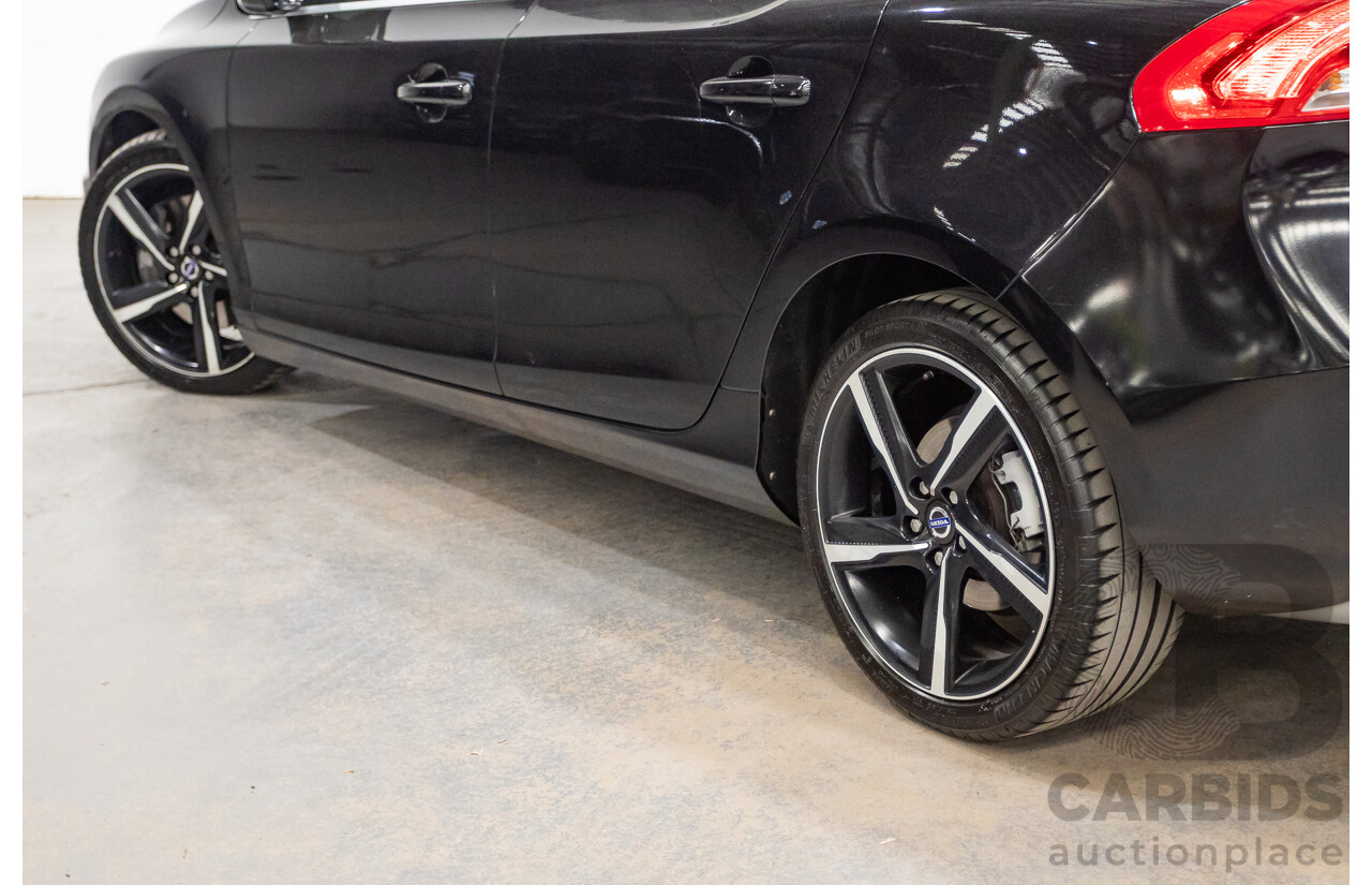 10/2014 Volvo V40 T5 R-DESIGN M MY15 5D Hatchback Black Sapphire Metallic Turbo 2.0L