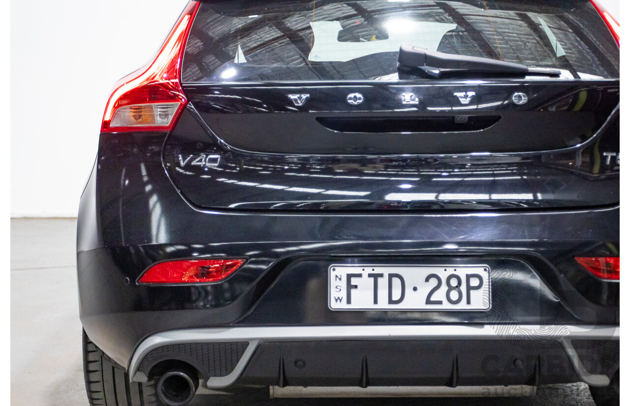 10/2014 Volvo V40 T5 R-DESIGN M MY15 5D Hatchback Black Sapphire Metallic Turbo 2.0L