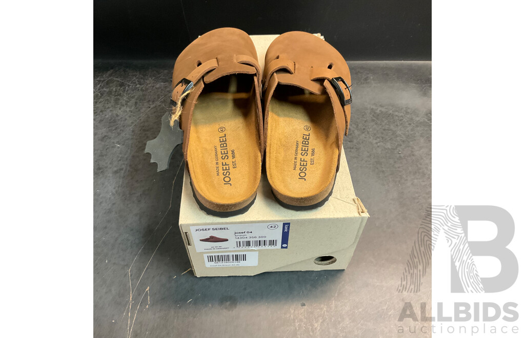 JOSEF SEIBEL 04 Braun Size 42 & 2 Pairs of Socks
