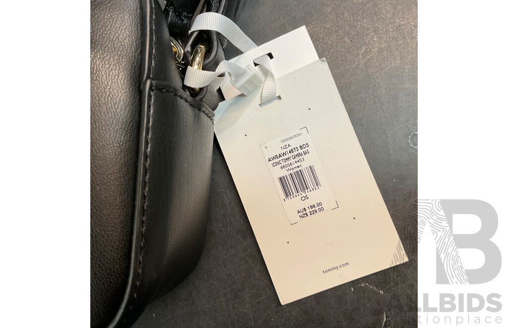 Tommy Hifiger Woman Camera Bag Black - ORP$199