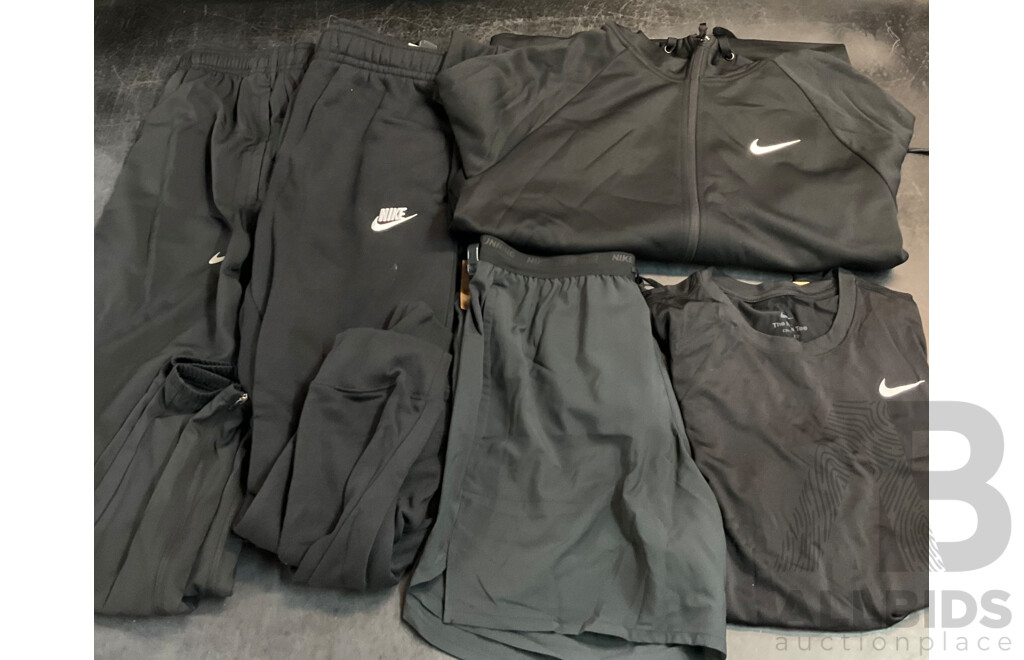 Nike Mens Size M Apparel - Lot of 5 - Total ORP $ 365