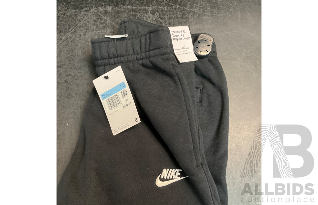 Nike Mens Size M Apparel - Lot of 5 - Total ORP $ 365