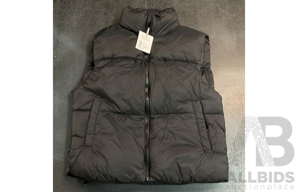 Kiss Chacey Black Size L Sweater & Supre Size XS Puffer Vest & Tommy Hilfiger White Size XL T-shirt - Lot of 3