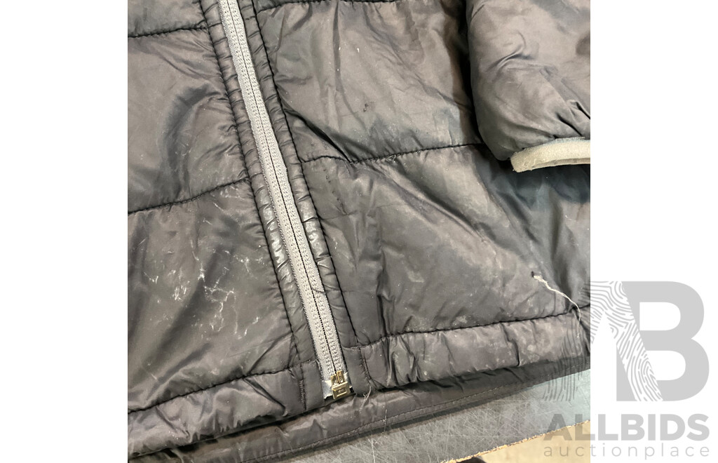 Under Armour Mens Size S Down 2.0 Jacket & the North Face Size XL Jacket - Lot of 2