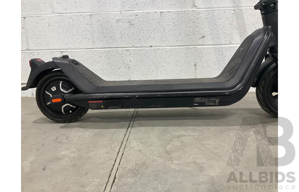 NIU Kick Scooter - KQi3 Sport