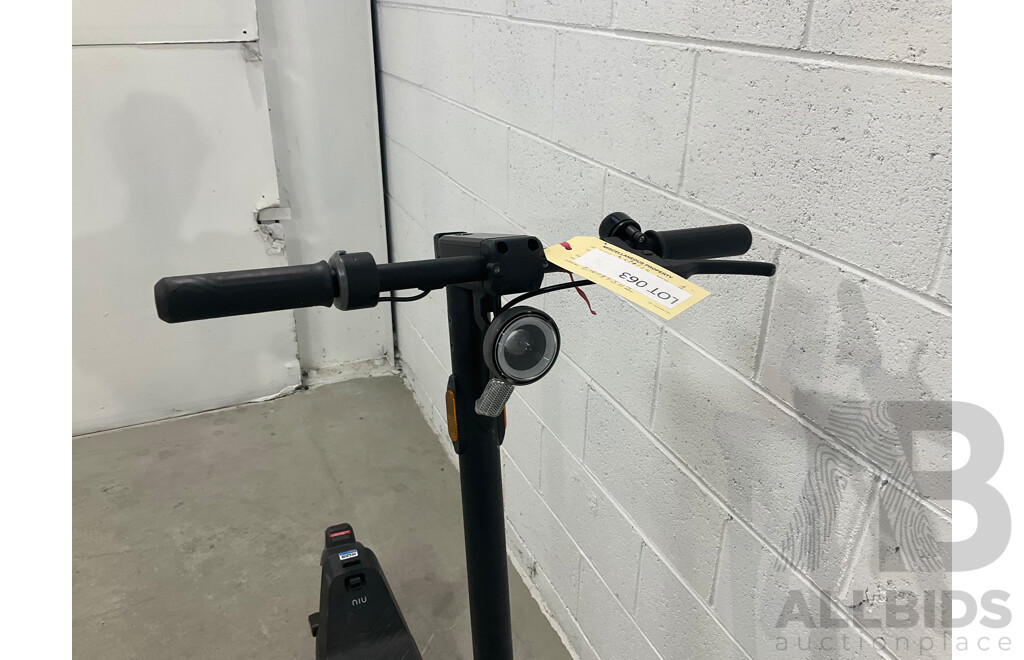 NIU Kick Scooter - KQi3 Sport