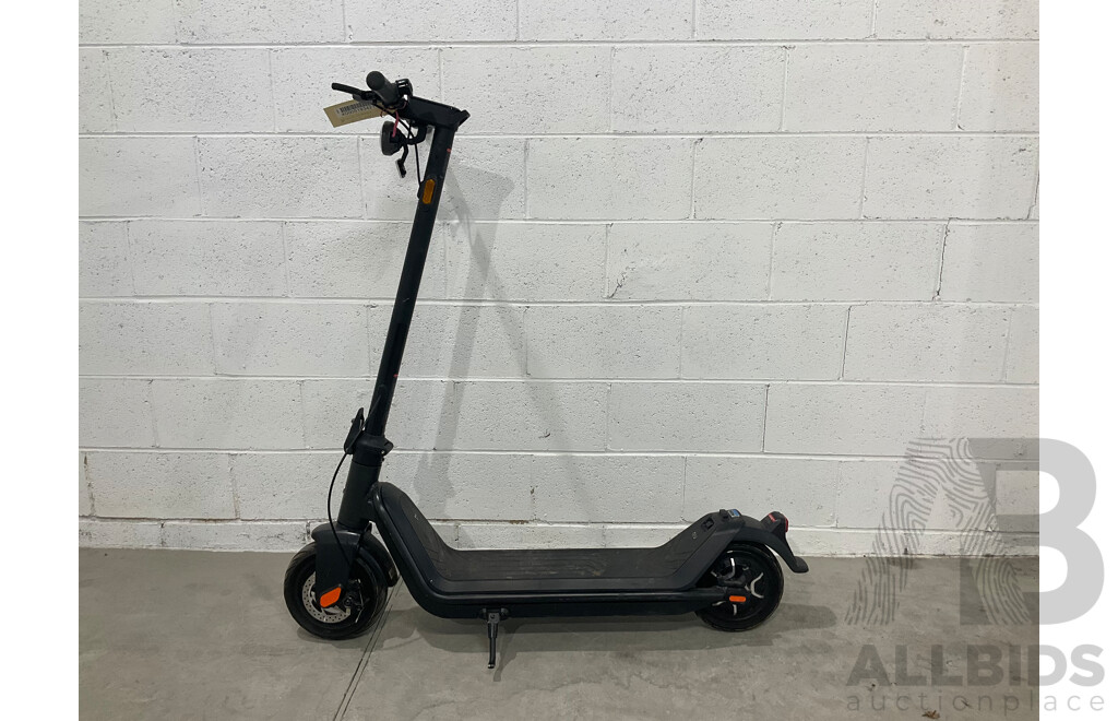 NIU Kick Scooter - KQi3 Sport