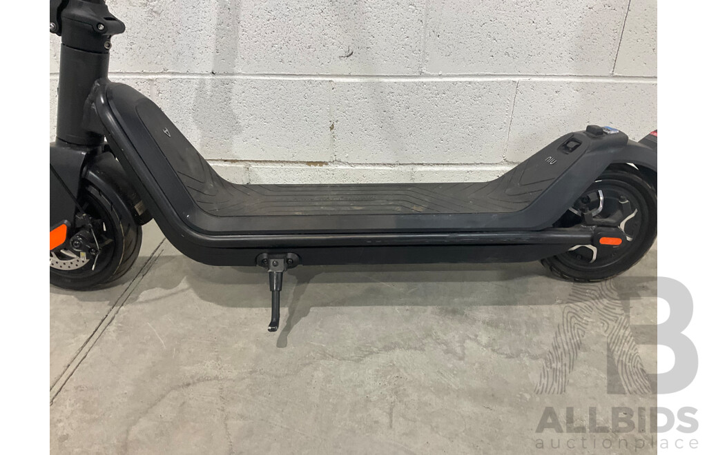 NIU Kick Scooter - KQi3 Sport