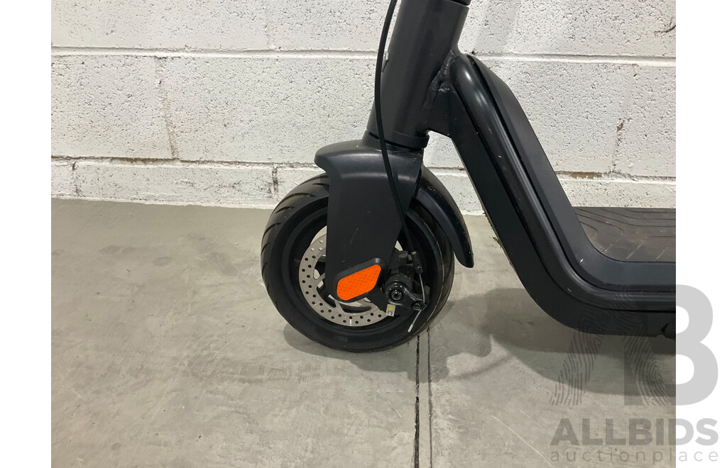NIU Kick Scooter - KQi3 Sport