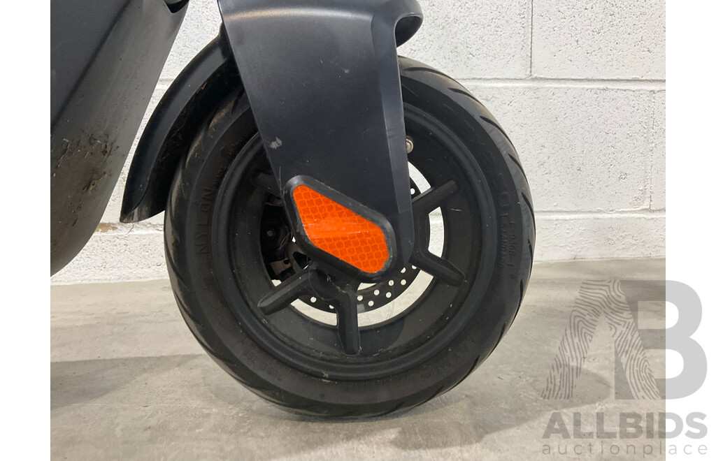 NIU Kick Scooter - KQi3 Sport