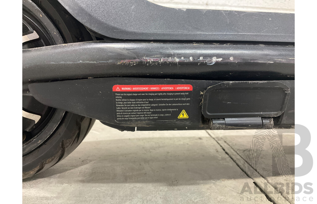 NIU Kick Scooter - KQi3 Sport