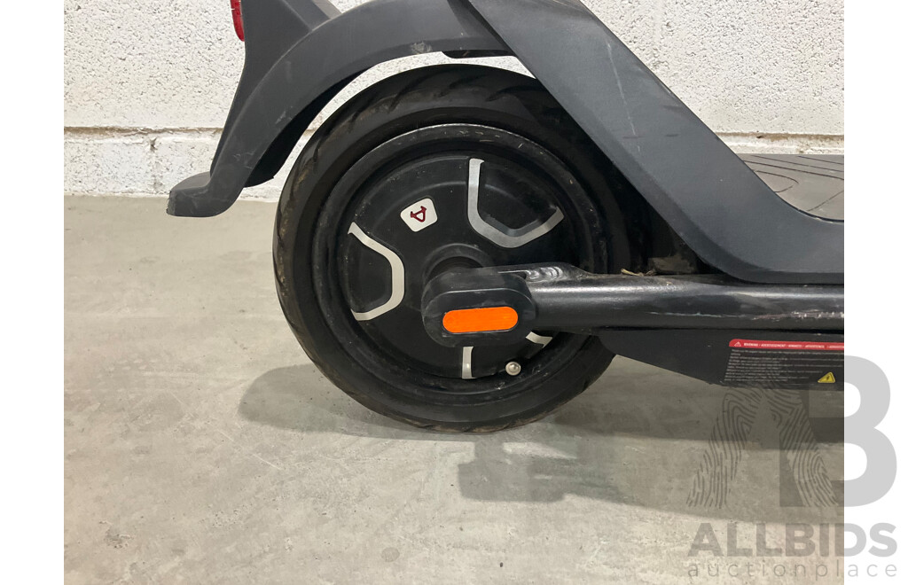NIU Kick Scooter - KQi3 Sport