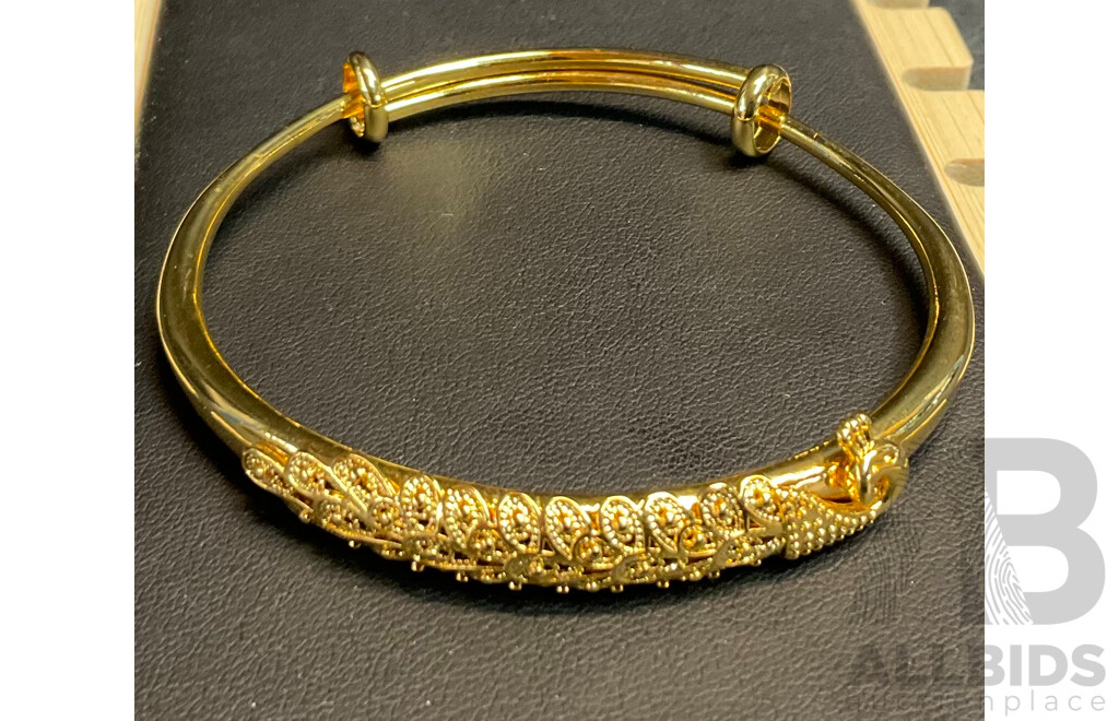 Elegant Peacock Bracelet