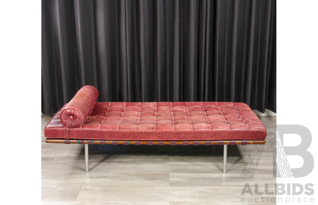 Barcelona Style Day Bed with Buttoned Leather Upholstery