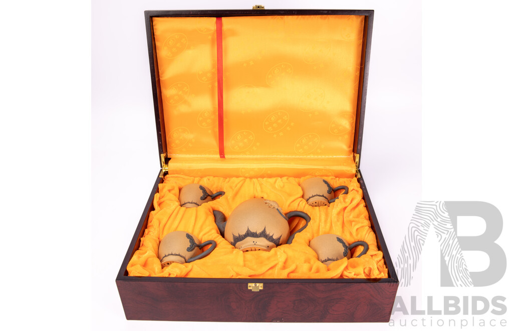 Chinese Yi Xing Five Piece Tea Set in Presentation Box by Yang Liya with Certificate of Authenticity