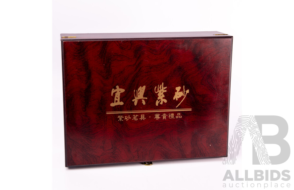Chinese Yi Xing Five Piece Tea Set in Presentation Box by Yang Liya with Certificate of Authenticity