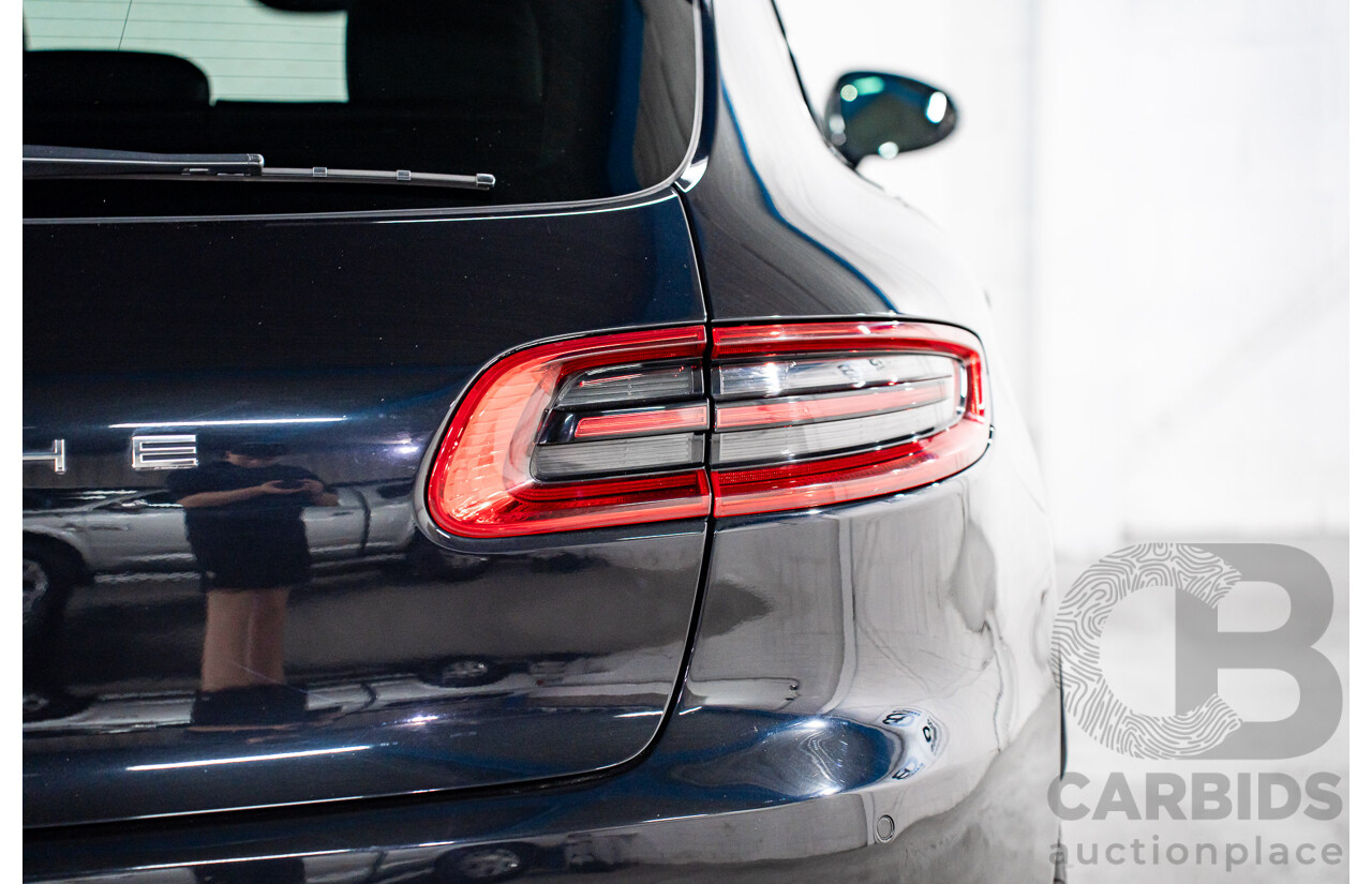 01/2016 Porsche Macan Turbo (AWD) MY16 4d Wagon Jet Black Metallic Twin Turbo V6 3.6L