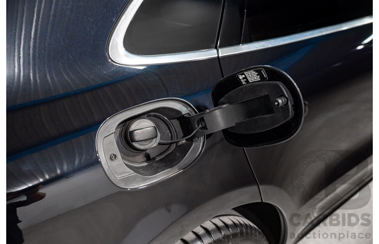 01/2016 Porsche Macan Turbo (AWD) MY16 4d Wagon Jet Black Metallic Twin Turbo V6 3.6L