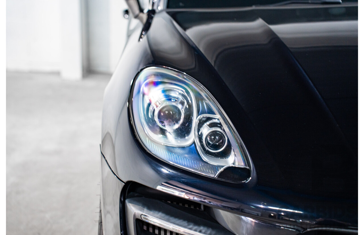 01/2016 Porsche Macan Turbo (AWD) MY16 4d Wagon Jet Black Metallic Twin Turbo V6 3.6L