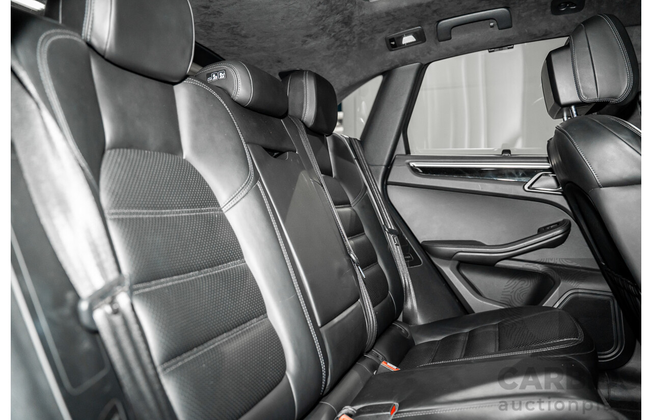 01/2016 Porsche Macan Turbo (AWD) MY16 4d Wagon Jet Black Metallic Twin Turbo V6 3.6L