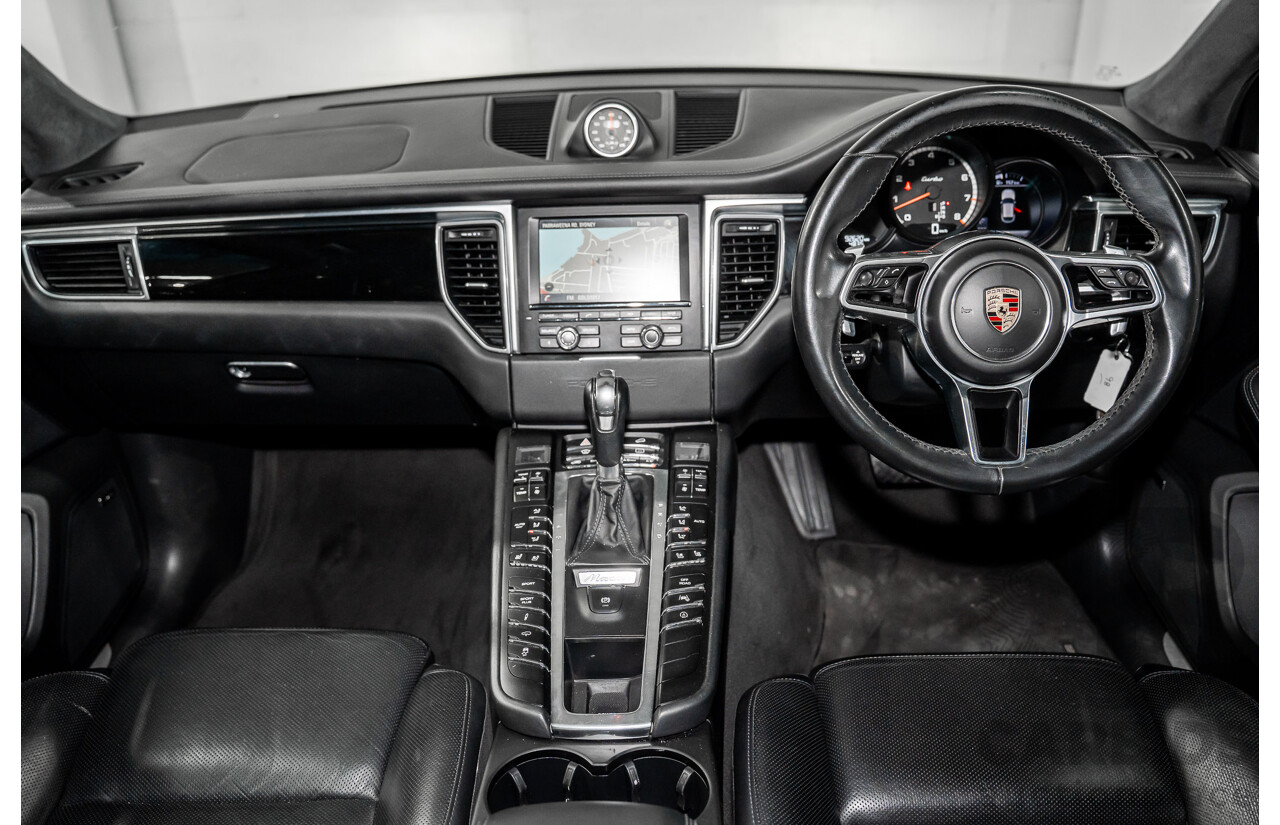 01/2016 Porsche Macan Turbo (AWD) MY16 4d Wagon Jet Black Metallic Twin Turbo V6 3.6L