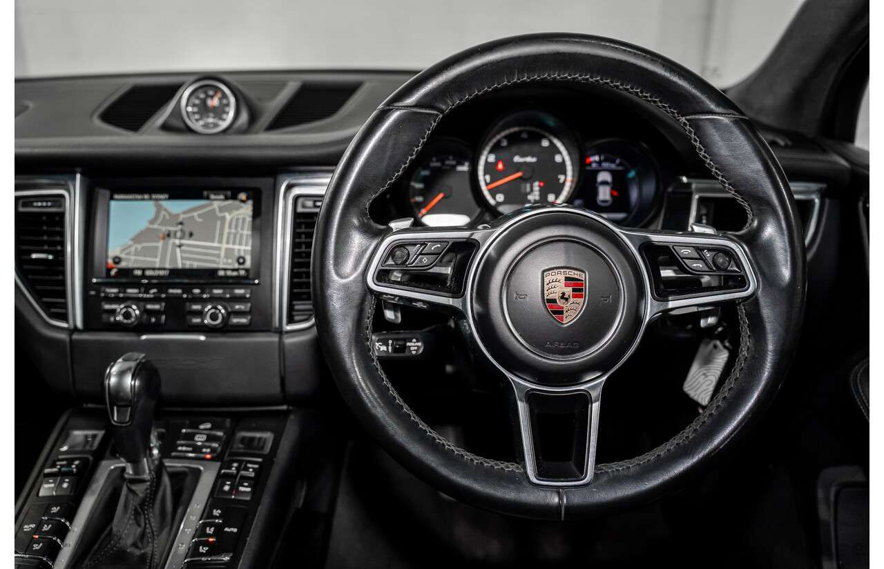 01/2016 Porsche Macan Turbo (AWD) MY16 4d Wagon Jet Black Metallic Twin Turbo V6 3.6L