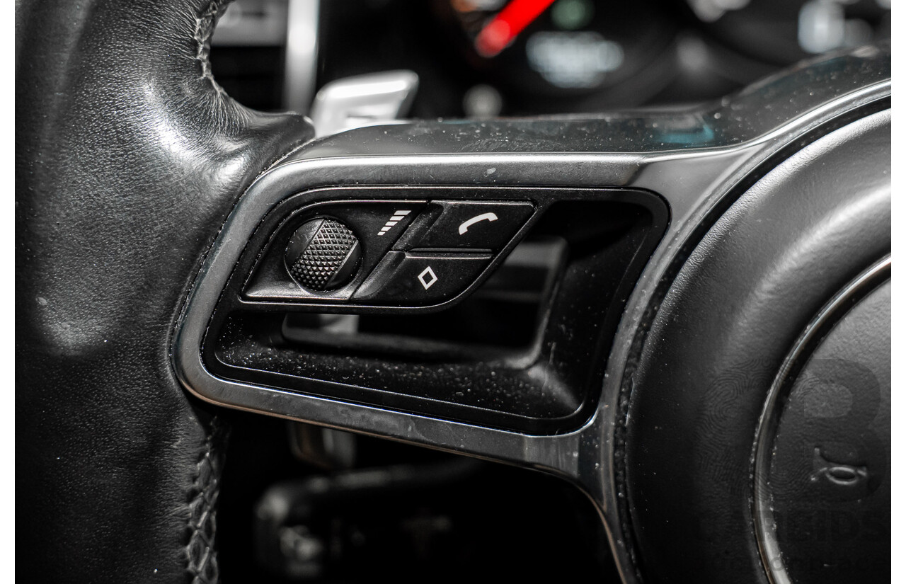 01/2016 Porsche Macan Turbo (AWD) MY16 4d Wagon Jet Black Metallic Twin Turbo V6 3.6L