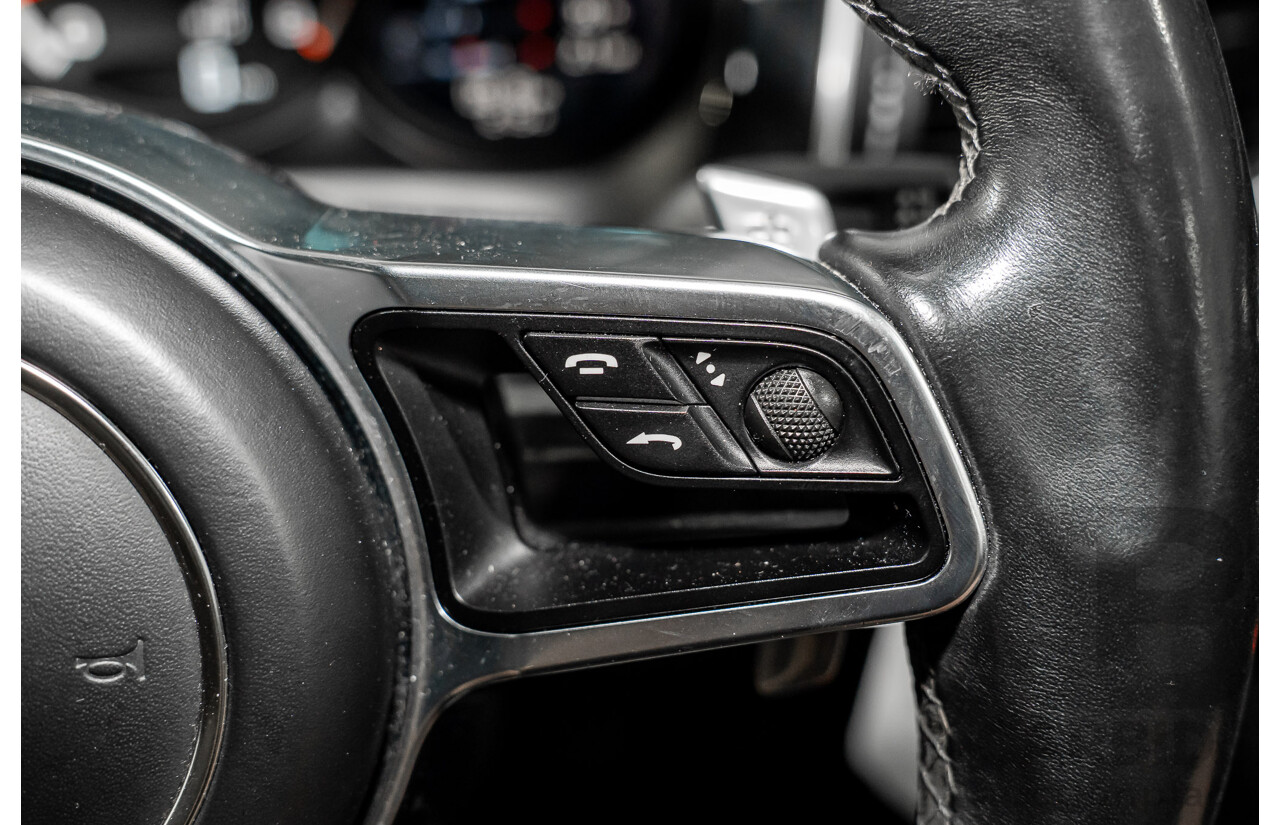 01/2016 Porsche Macan Turbo (AWD) MY16 4d Wagon Jet Black Metallic Twin Turbo V6 3.6L