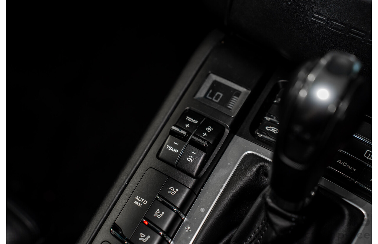 01/2016 Porsche Macan Turbo (AWD) MY16 4d Wagon Jet Black Metallic Twin Turbo V6 3.6L