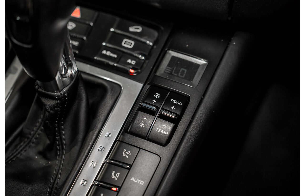 01/2016 Porsche Macan Turbo (AWD) MY16 4d Wagon Jet Black Metallic Twin Turbo V6 3.6L