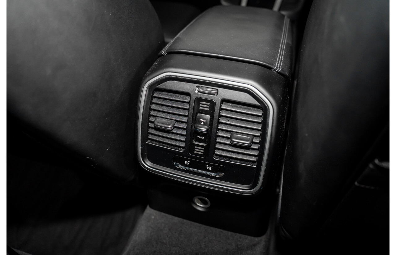 01/2016 Porsche Macan Turbo (AWD) MY16 4d Wagon Jet Black Metallic Twin Turbo V6 3.6L