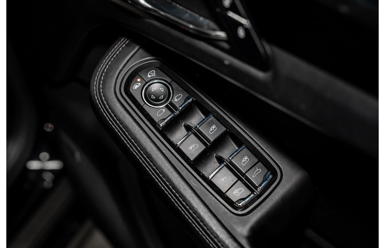 01/2016 Porsche Macan Turbo (AWD) MY16 4d Wagon Jet Black Metallic Twin Turbo V6 3.6L