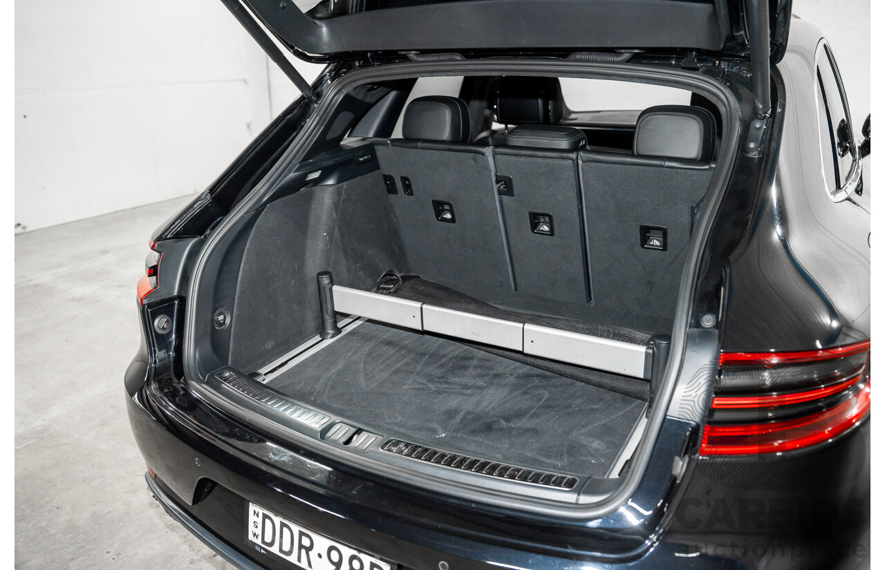 01/2016 Porsche Macan Turbo (AWD) MY16 4d Wagon Jet Black Metallic Twin Turbo V6 3.6L