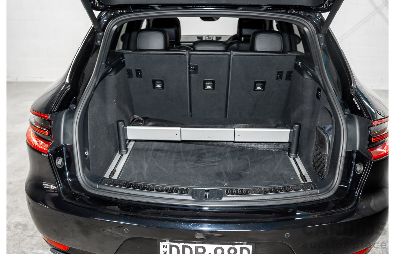 01/2016 Porsche Macan Turbo (AWD) MY16 4d Wagon Jet Black Metallic Twin Turbo V6 3.6L