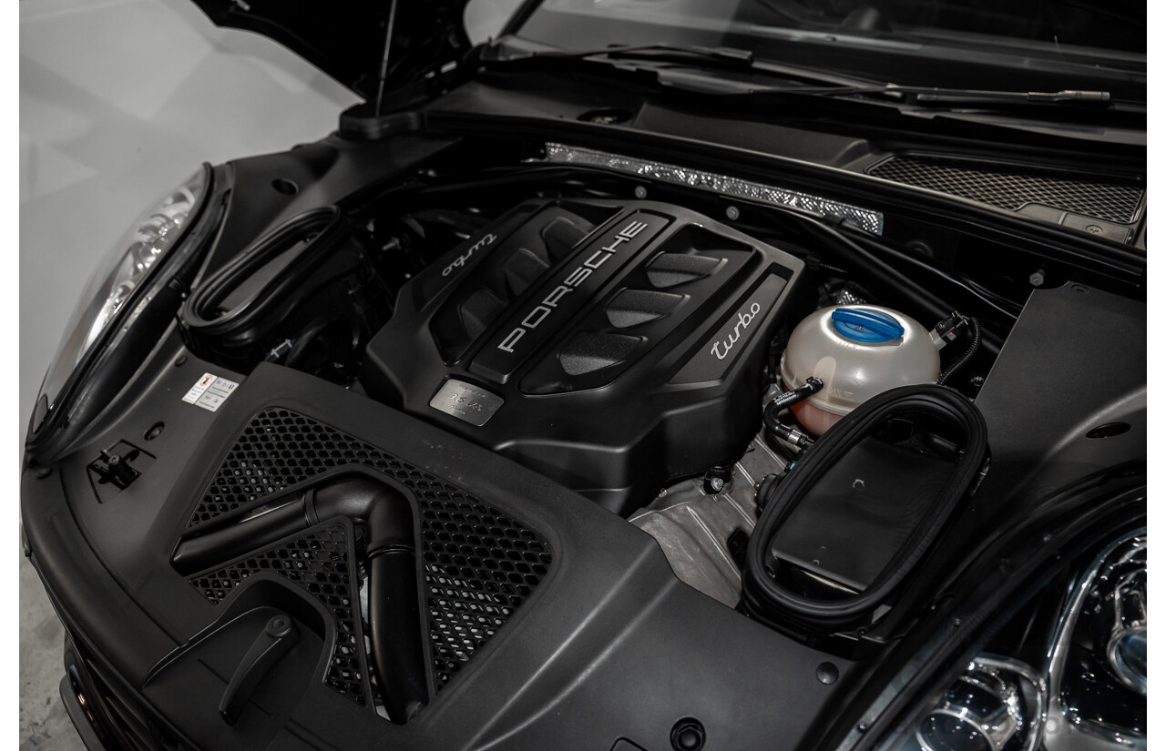 01/2016 Porsche Macan Turbo (AWD) MY16 4d Wagon Jet Black Metallic Twin Turbo V6 3.6L