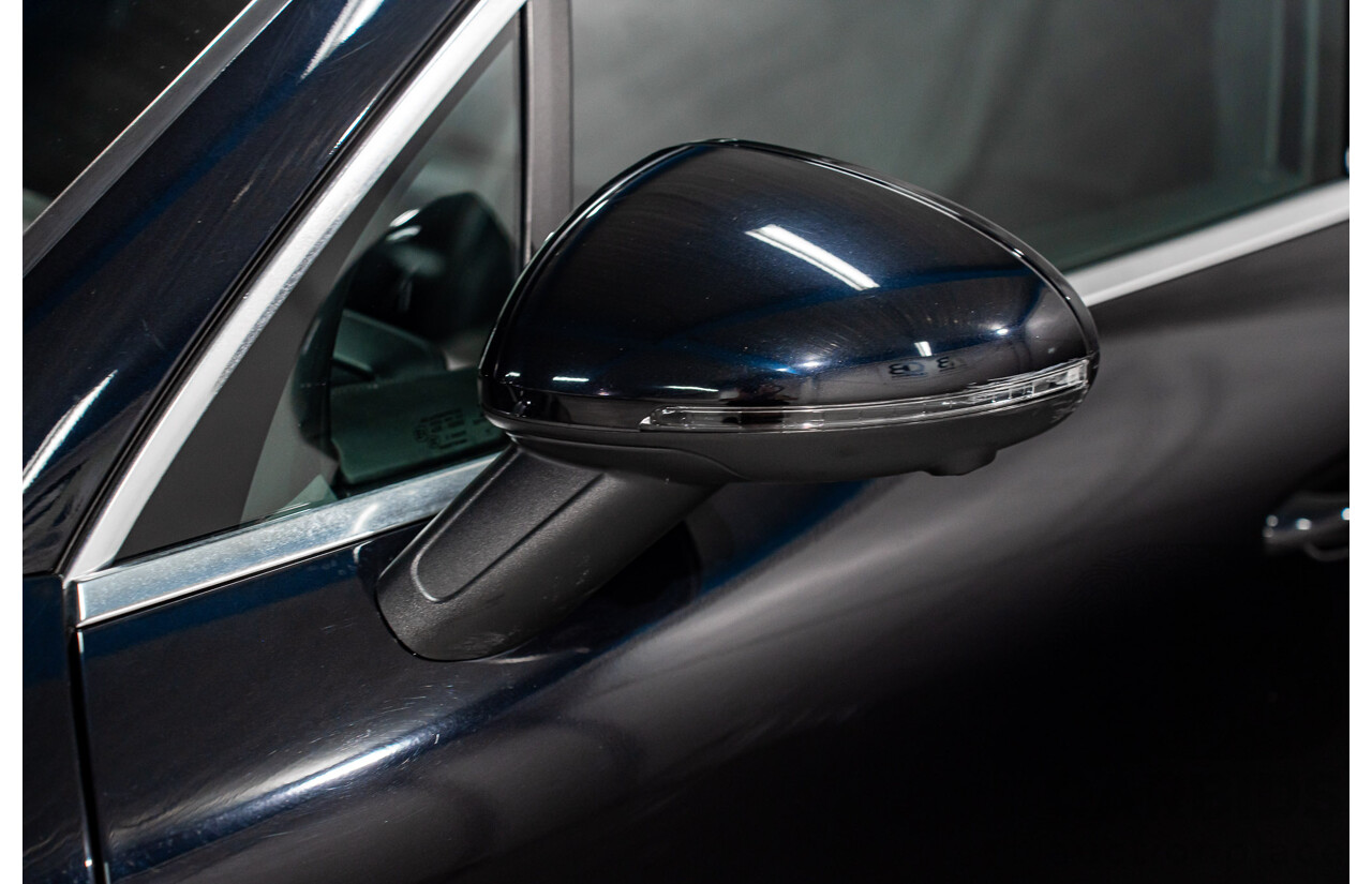 01/2016 Porsche Macan Turbo (AWD) MY16 4d Wagon Jet Black Metallic Twin Turbo V6 3.6L