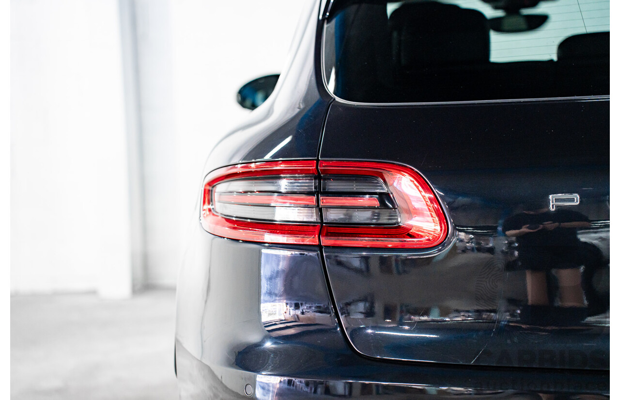 01/2016 Porsche Macan Turbo (AWD) MY16 4d Wagon Jet Black Metallic Twin Turbo V6 3.6L