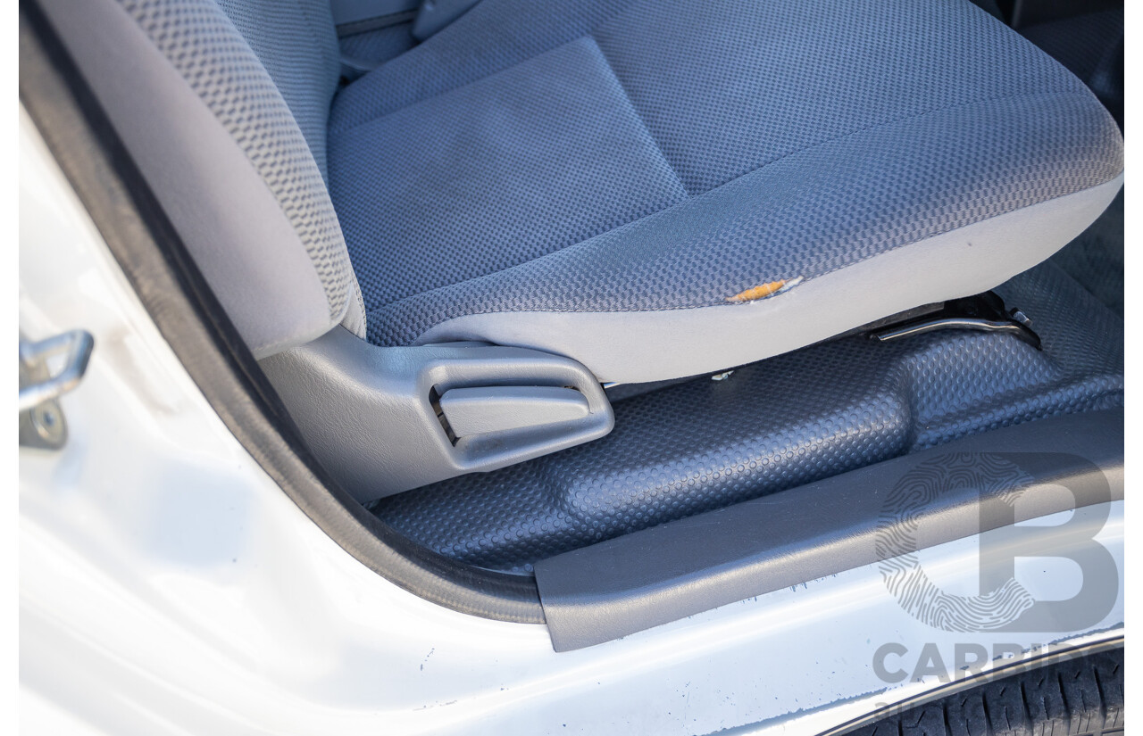 7/2008 Toyota Hiace Commuter KDH223R MY07 UPGRADE Bus White 3.0L - 10 seats