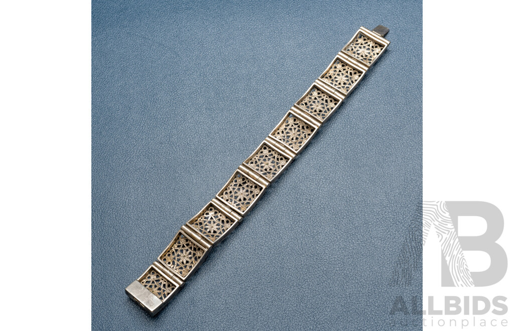 Vintage (800) Silver Italian Filigree Bracelet with Coral Cabochons, 19cm, 33.35 Grams