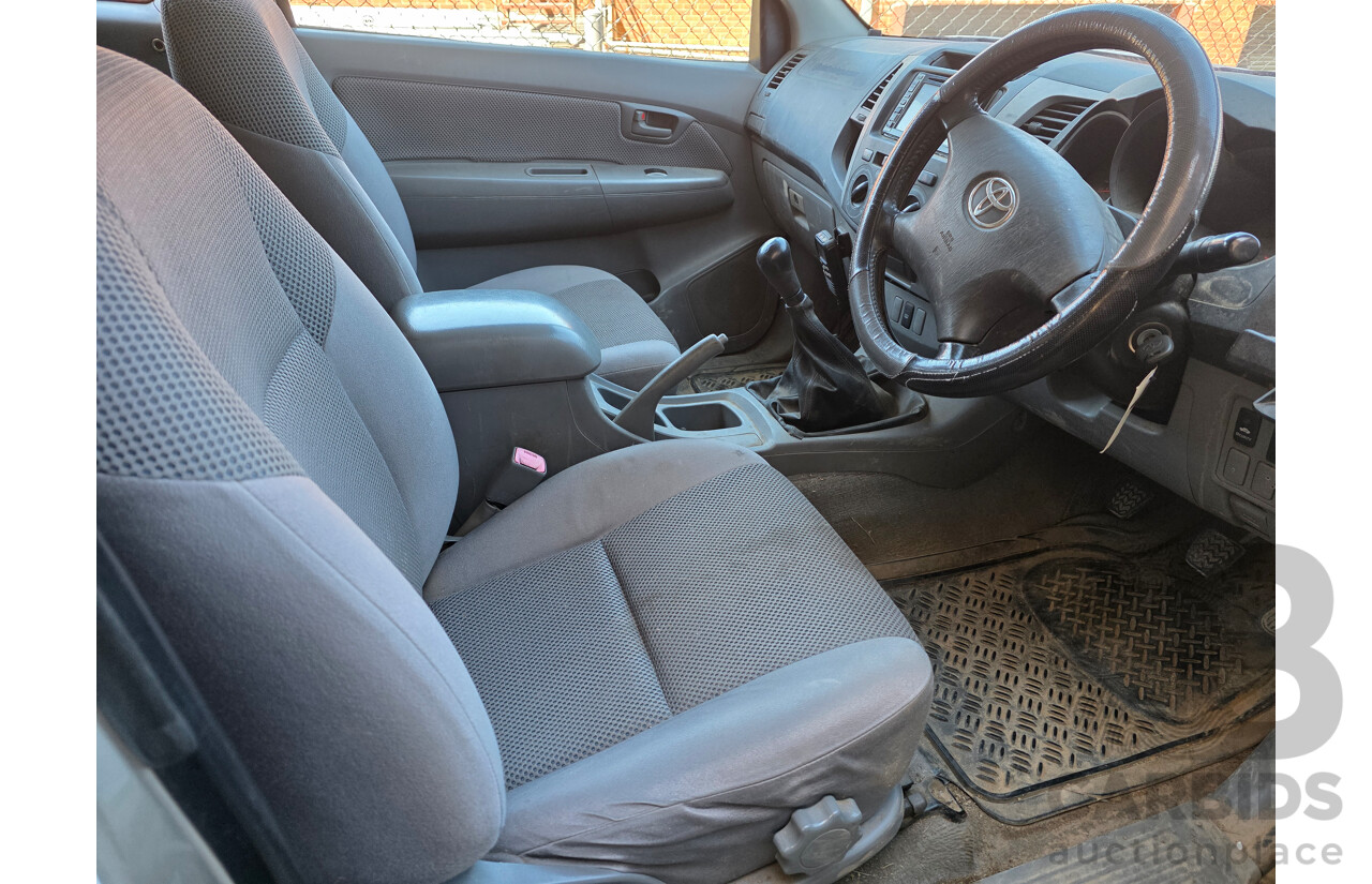 4/2007 Toyota Hilux SR5 (4x4) KUN26R 07 UPGRADE Dual Cab P/Up Silver Turbo Diesel 3.0L - WOVR N/A