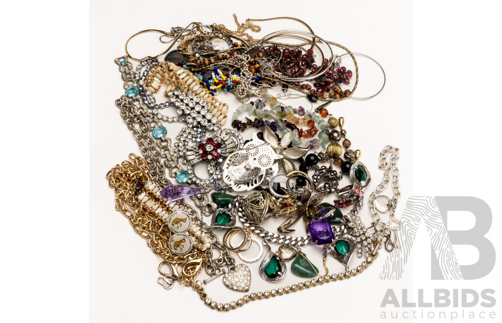 Interesting Collection of Vintage Jewellery Items Including Enamel Camel and London Bus Large Pendants & Vintage Shell Plant Hanger, 1530.0 Grams