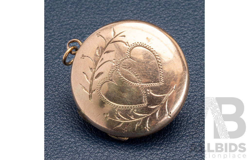 9ct Vintage Round Locket with Etched Hearts Motif, 24mm Diameter, 6.46 Grams