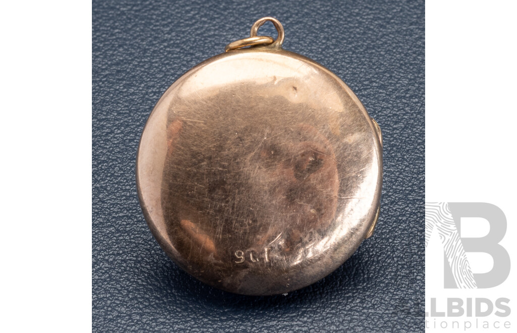 9ct Vintage Round Locket with Etched Hearts Motif, 24mm Diameter, 6.46 Grams