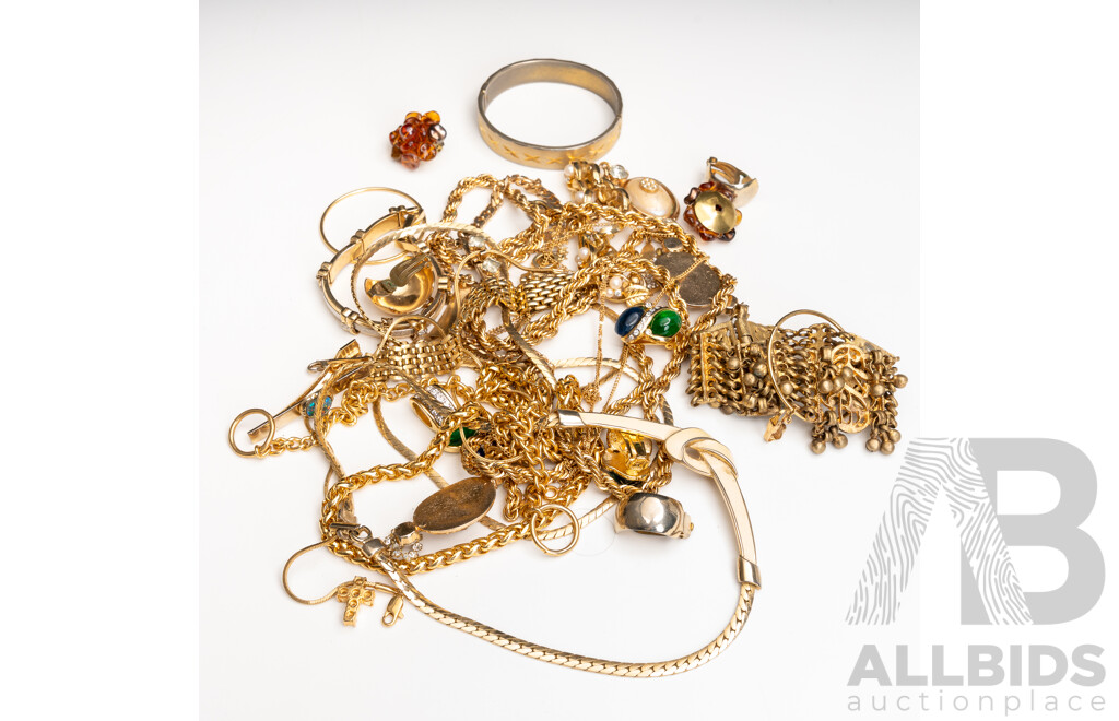 Collection of Quality Vintage Gold Tone Jewellery Including Oroton Rope Twist Necklace & Opal Triplet Tie Bar, 543.0 Grams