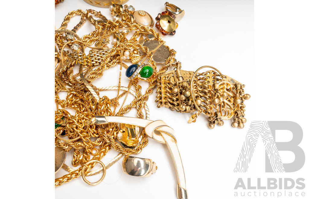 Collection of Quality Vintage Gold Tone Jewellery Including Oroton Rope Twist Necklace & Opal Triplet Tie Bar, 543.0 Grams