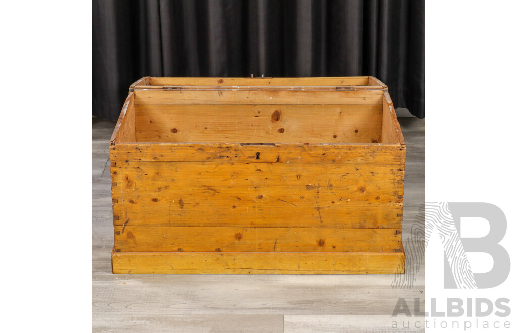 Vintage Pine Lift Top Trunk