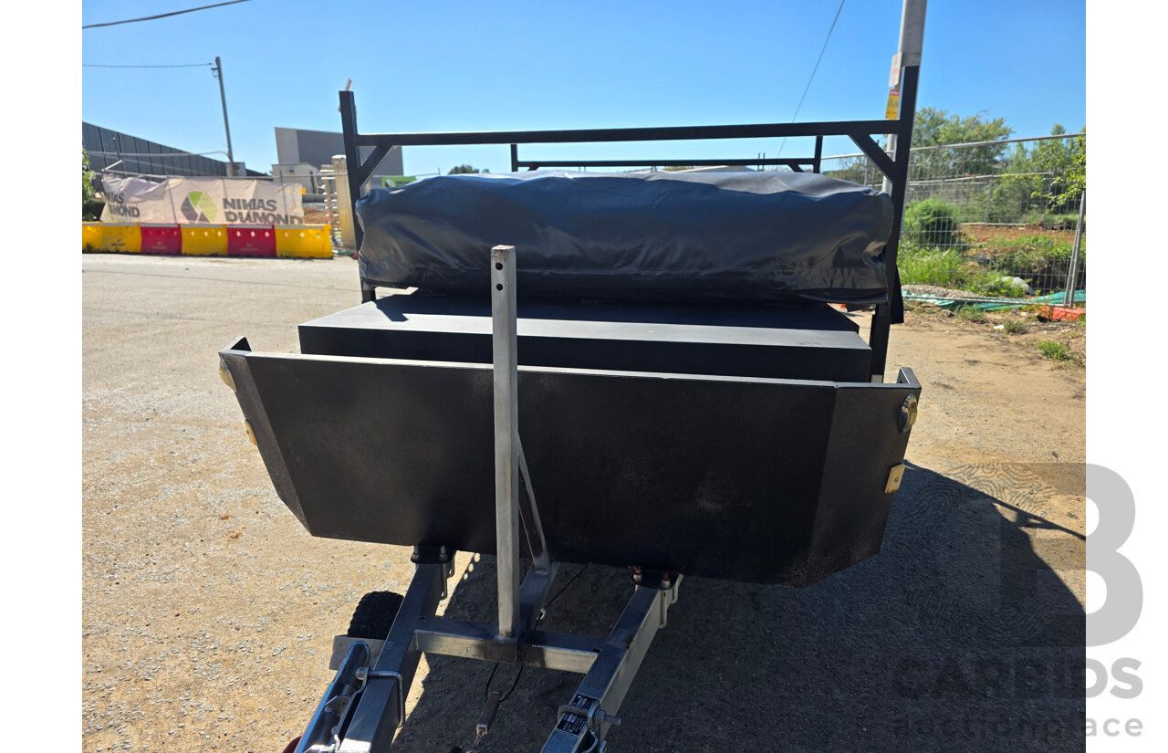 10/2016 GIC Black Series Extreme Commando Camping Trailer w/ 2x Annex and Boat Rack