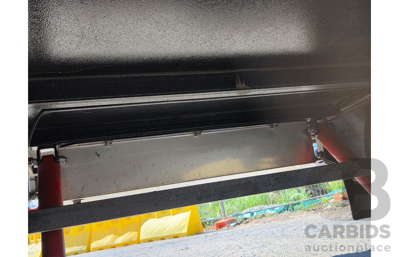 10/2016 GIC Black Series Extreme Commando Camping Trailer w/ 2x Annex and Boat Rack