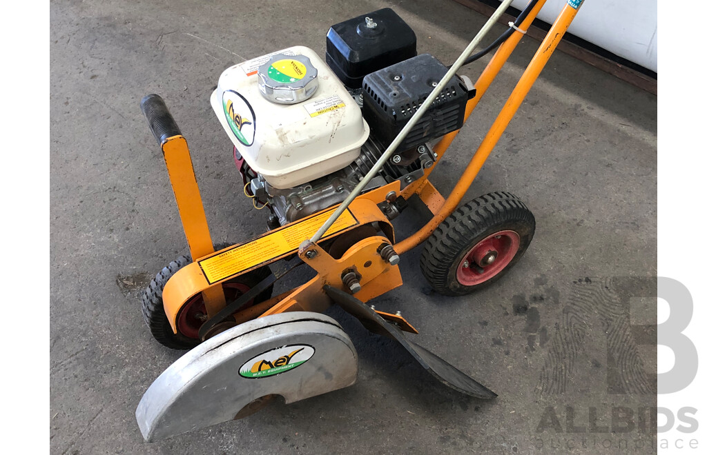 MEY Four Stroke 12 Inch Lawn Edger